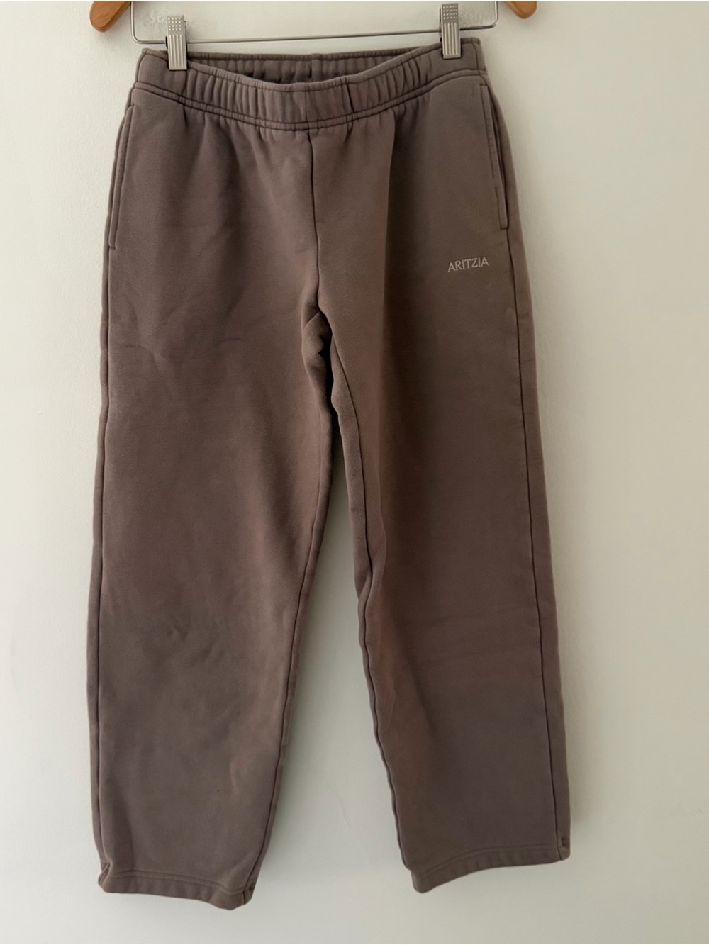 Aritzia Sweatpants Cozy Sweatfleece Mega Straight Sweatpant Taupe Brown Size XS - Picture 3 of 10